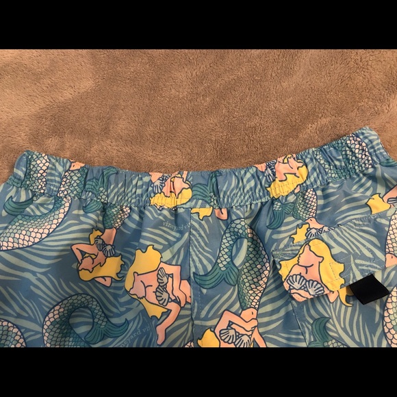Vineyard Vines Swim Trunks - Picture 4 of 7